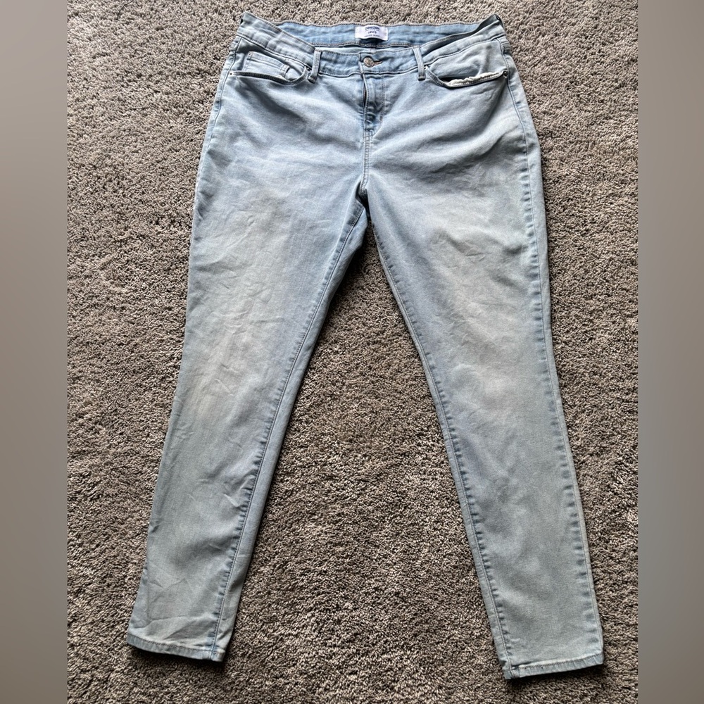 Denizen from Levi's Women’s Light Wash Mid Rise Skinny Jeans 14M W32 L30